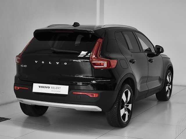 Usata Volvo XC40 Momentum 163 CV (119 kW) 2021 Nero SUV