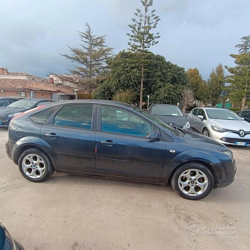 Usata Ford Focus 90 CV (66 kW) 2007 Nero Berlina
