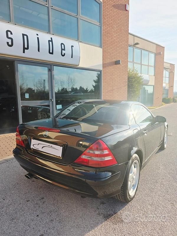 Usata Mercedes SLK200 191 CV (140 kW) 1999 Nero Cabrio