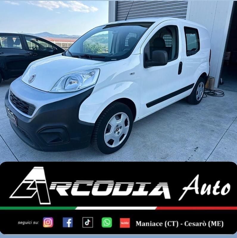 Bianco Usata 2021 Fiat Fiorino Trekking Monovolume | 6500 € (Ottimo prezzo) - Immagine 1/4