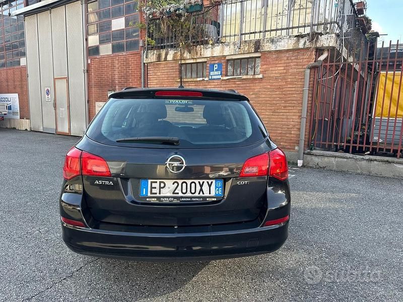 Usata Opel Astra S 110 CV (80 kW) 2013 Nero Berlina