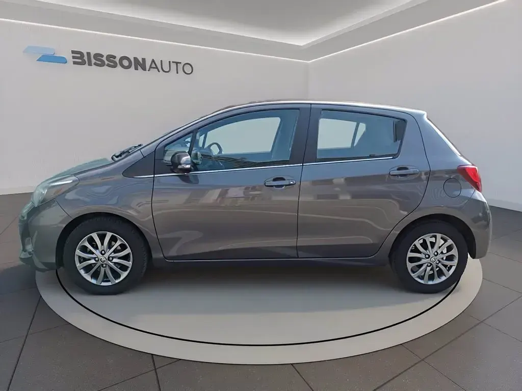 Usata Toyota Yaris Active 69 CV (50 kW) 2016 Grigio metallizzato Utilitaria