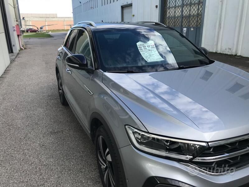Usata VW T-Roc R-line 150 CV (110 kW) 2022 Grigio SUV
