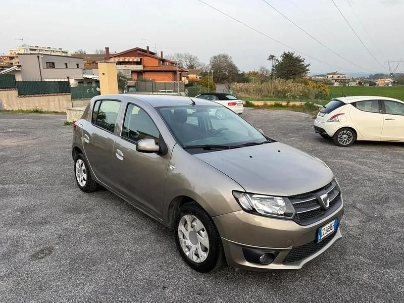 Usata Dacia Sandero Ambiance 89 CV (65 kW) 2016 Marrone Berlina