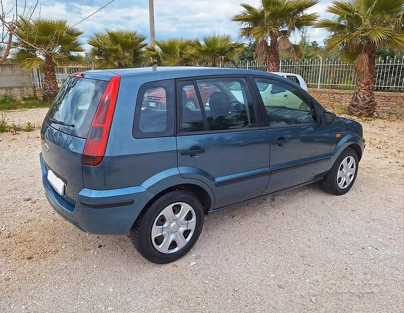 Usata Ford Fusion 68 CV (50 kW) 2005 Blu Utilitaria