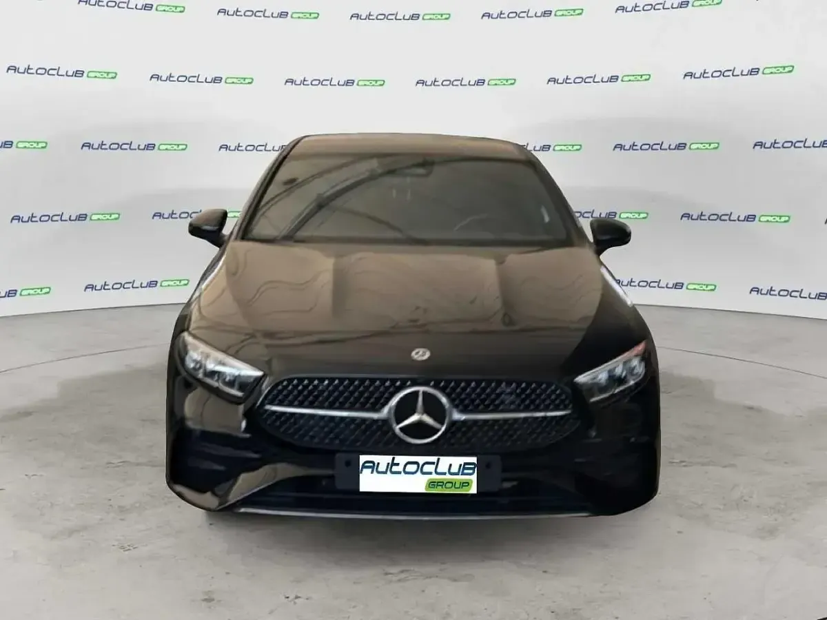 Usata Mercedes A180 AMG Line Premium 116 CV (85 kW) 2023 Nero Utilitaria