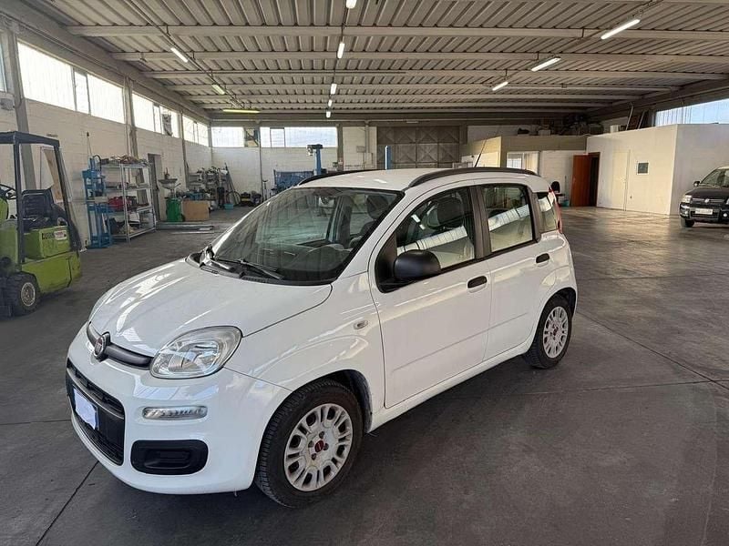 Bianco Usata 2015 Fiat Panda Lounge Due volumi | 5850 € (Buon prezzo) - Immagine 1/4