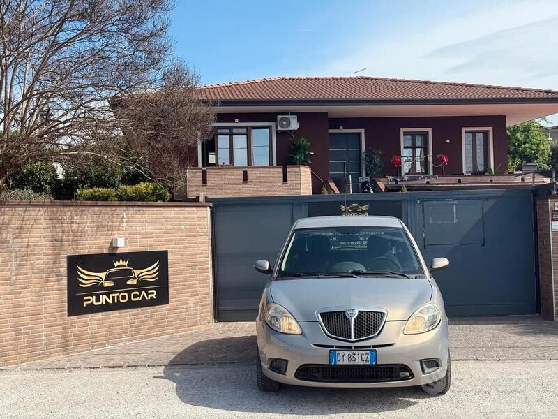 Usata Lancia Ypsilon Platinum 77 CV (56 kW) 2009 Grigio Utilitaria