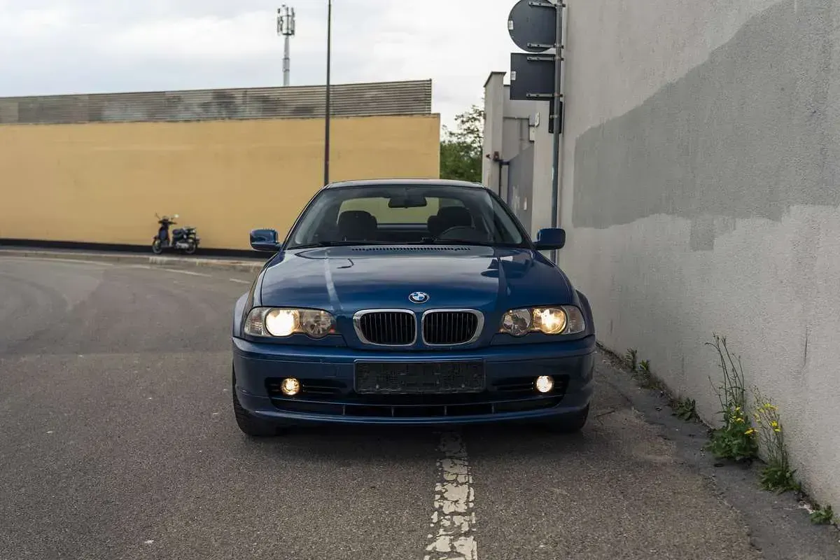 Usata BMW 318 Efficient Dynamics 118 CV (86 kW) 2001 Blu/azzurro Coupé