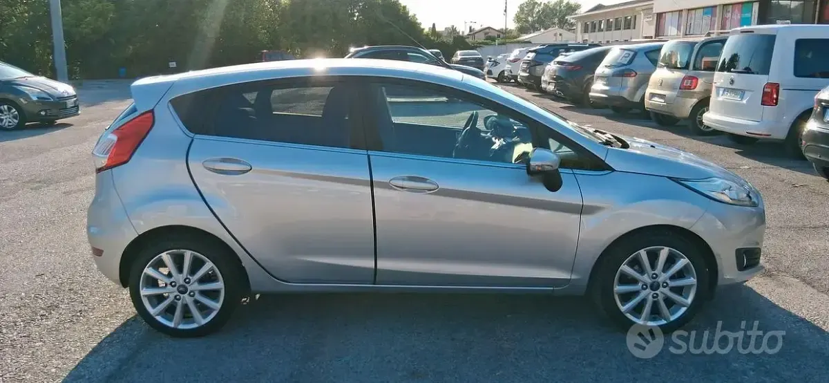 Usata Ford Fiesta Titanium 95 CV (69 kW) 2016 Grigio Utilitaria