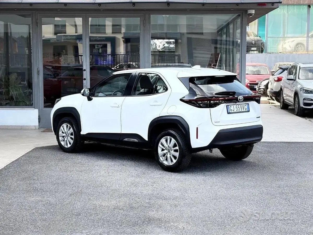 Usata Toyota Yaris Hybrid 92 CV (67 kW) 2022 Bianco SUV