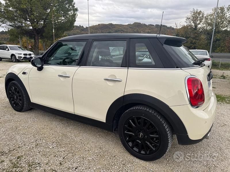 Usata Mini Cooper D 116 CV (85 kW) 2016 Beige Utilitaria