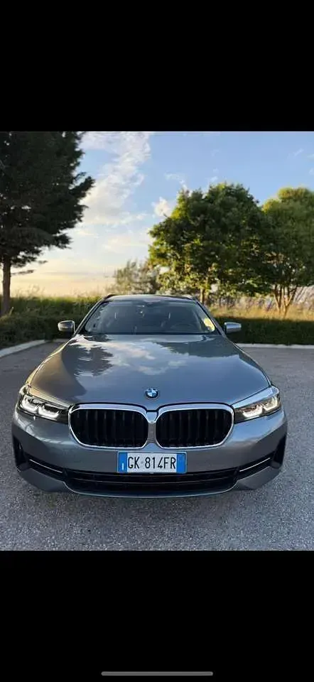Usata BMW 520 190 CV (139 kW) 2022 Grigio Station wagon