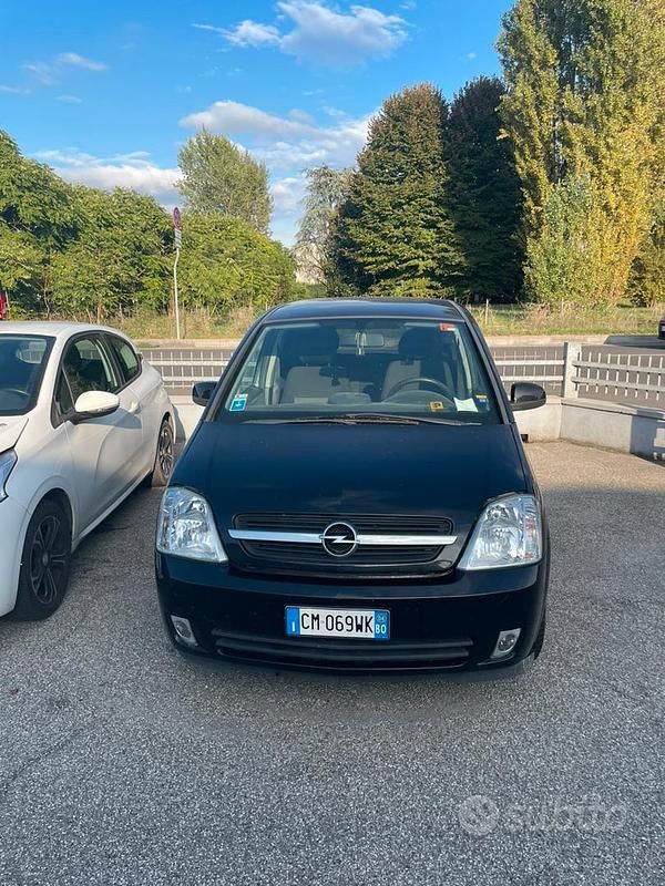 Nero Usata 2004 Opel Meriva Monovolume | 700 € - Immagine 1/4