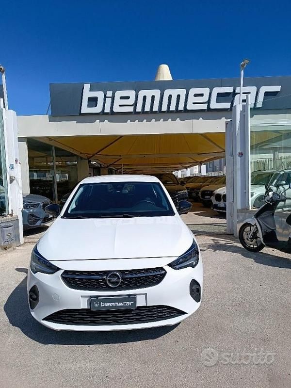 Usata Opel Corsa Elegance 102 CV (75 kW) 2022 Bianco(met.) Berlina