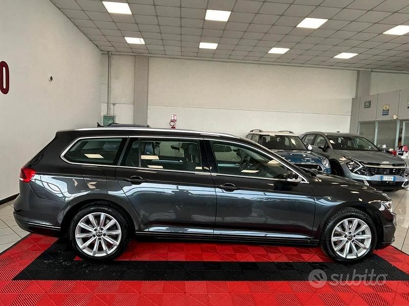 Usata VW Passat Business 150 CV (110 kW) 2022 Grigio Station wagon