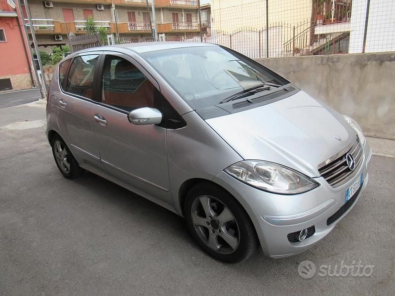 Usata Mercedes A180 Avantgarde 109 CV (80 kW) 2004 Grigio Berlina
