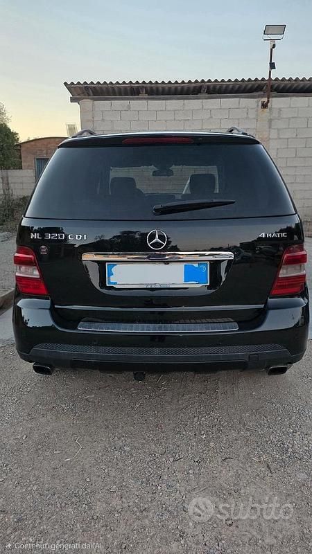 Usata Mercedes ML320 224 CV (164 kW) 2007 Nero SUV