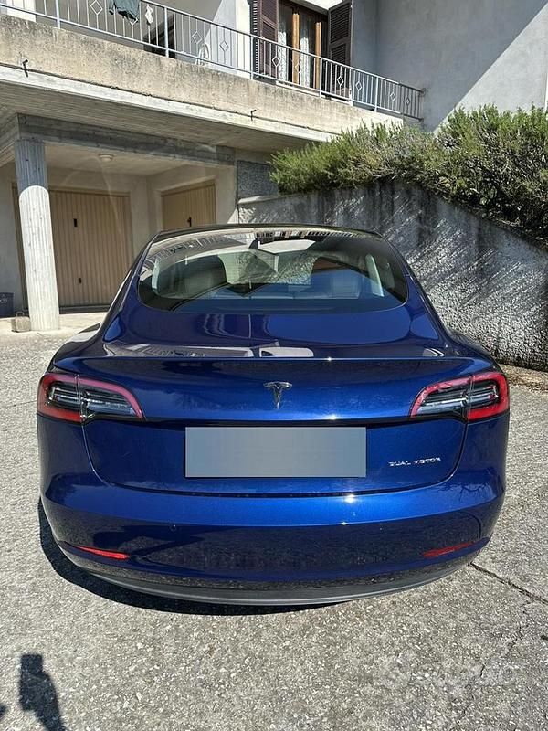 Usata Tesla Model 3 Long Range AWD 366 kW (498 CV) 2021 Blu Berlina