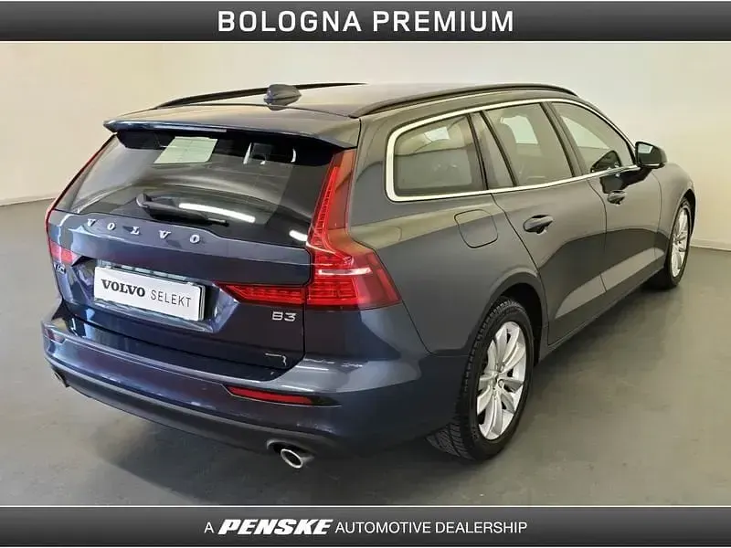 Usata Volvo V60 Business Edition 163 CV (119 kW) 2021 Blu/azzurro Station wagon
