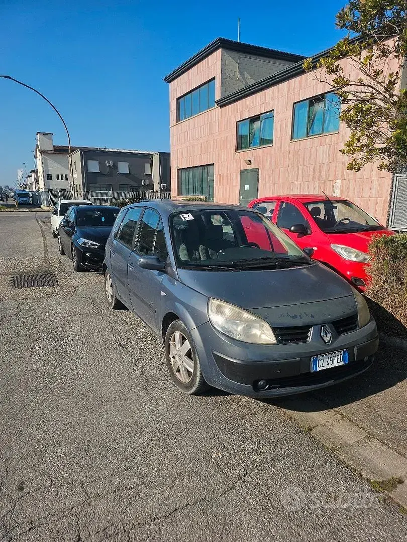 Usata Renault Scenic E-Tech 2006 Blu Berlina