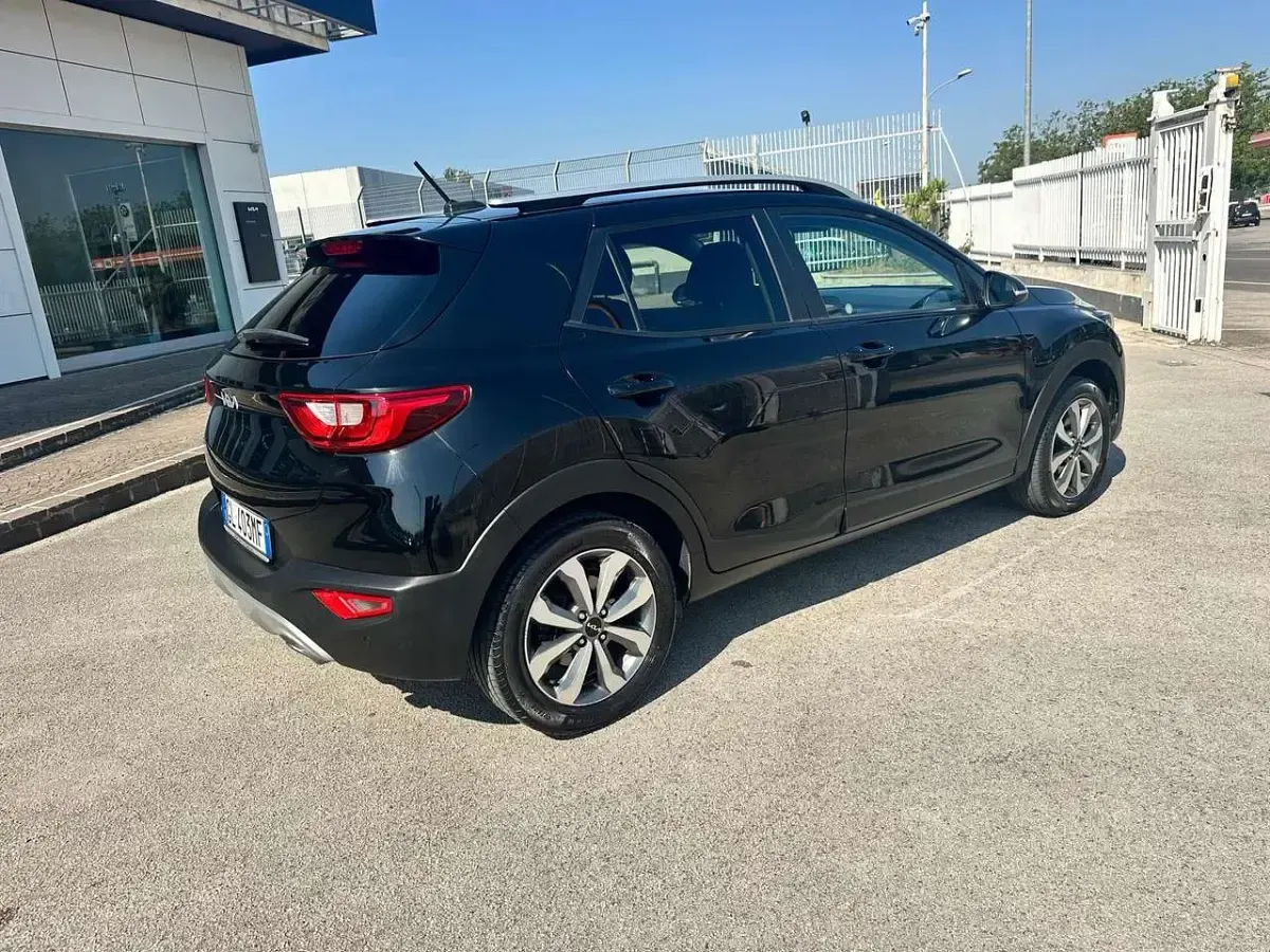 Usata Kia Stonic Style 82 CV (60 kW) 2022 Black pearl SUV