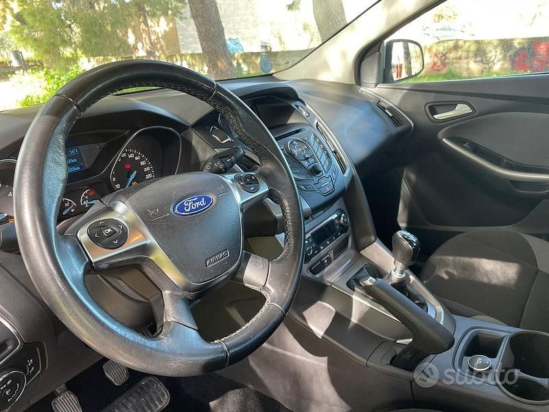 Usata Ford Focus Titanium 115 CV (84 kW) 2014 Grigio Berlina