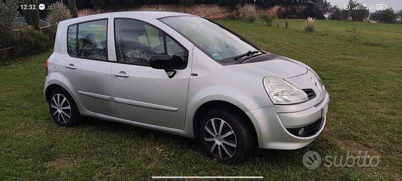 Grigio Usata 2011 Renault Modus Monovolume | 4700 € (Buon prezzo) - Immagine 1/4