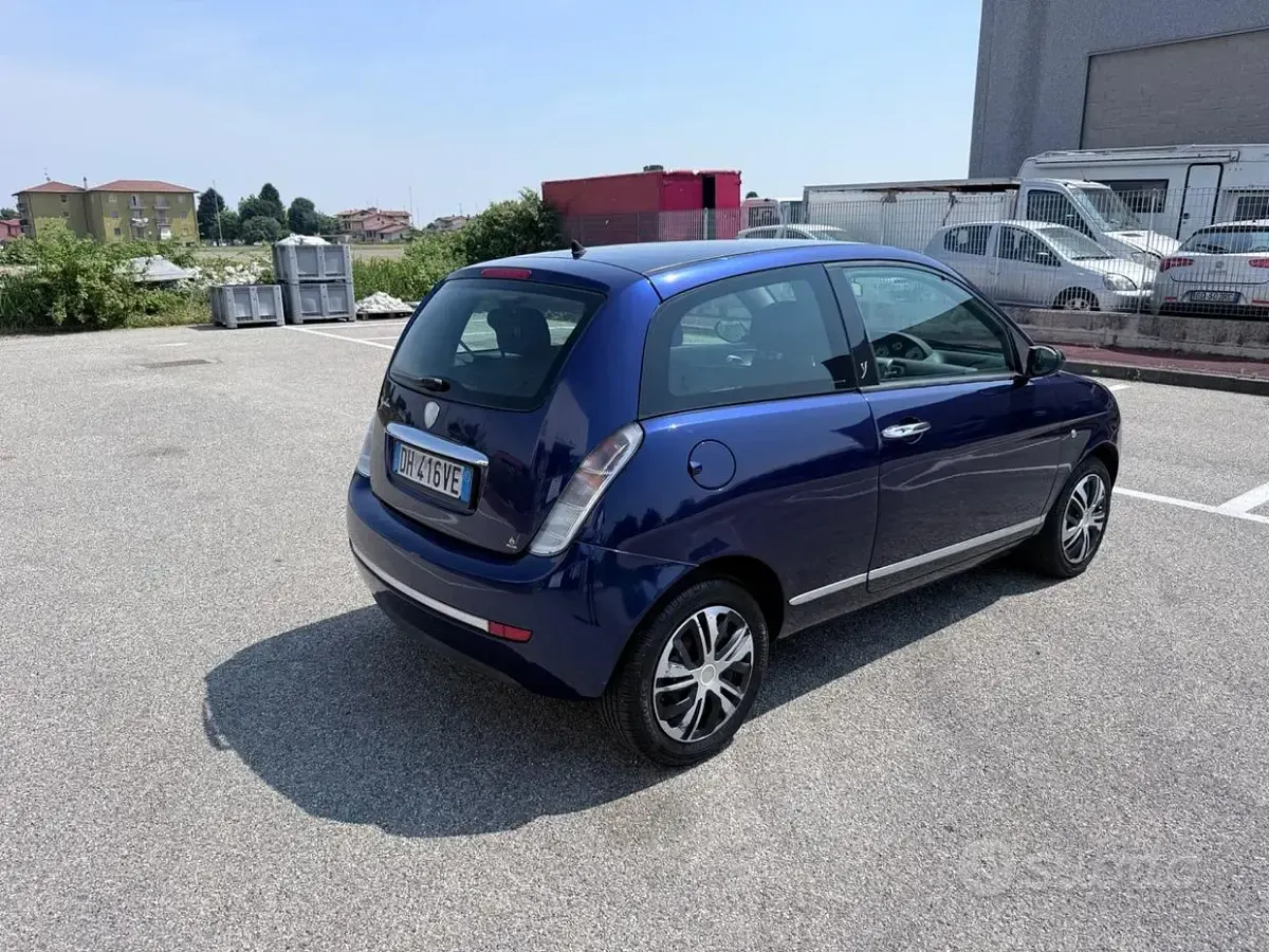 Usata Lancia Ypsilon 60 CV (44 kW) 2007 Blu Utilitaria
