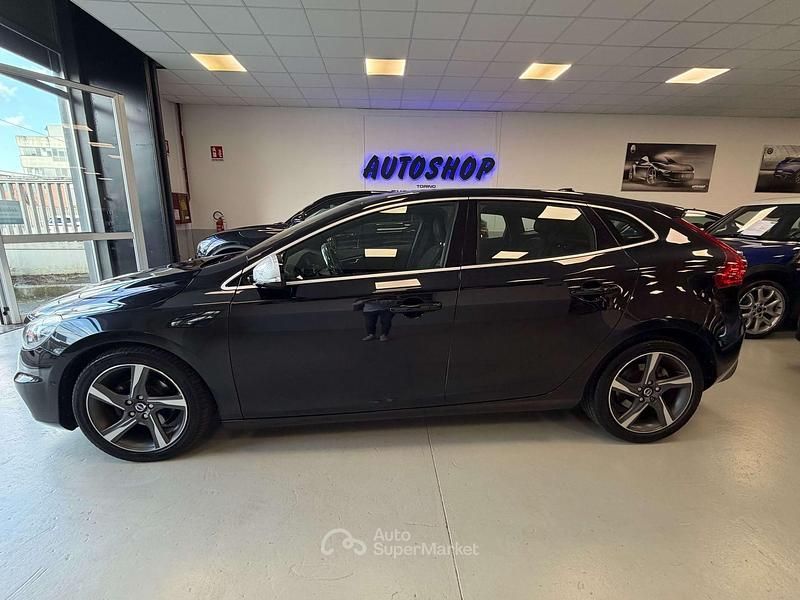 Usata Volvo V40 R-Design Kinetic 114 CV (83 kW) 2015 Nero Berlina