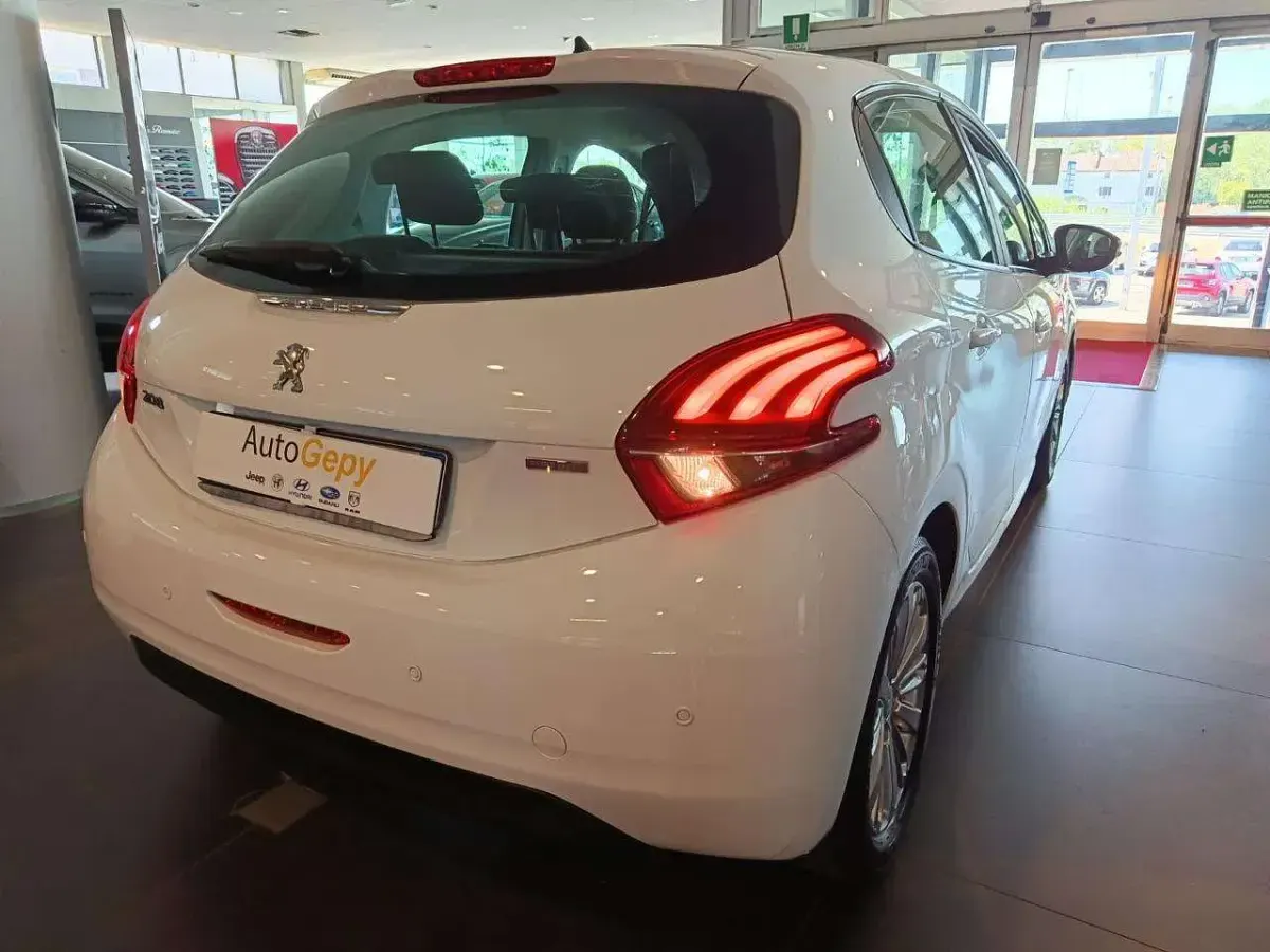 Usata Peugeot 208 82 CV (60 kW) 2016 Bianco Utilitaria