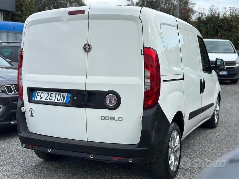 Usata Fiat Doblò Lounge 95 CV (69 kW) 2016 Bianco Monovolume