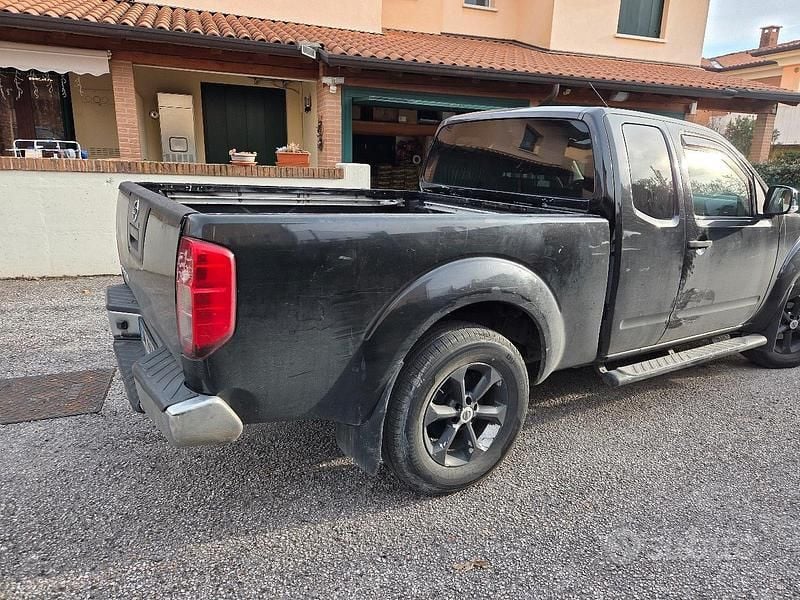 Usata Nissan Navara 171 CV (125 kW) 2008 Nero Pick-up
