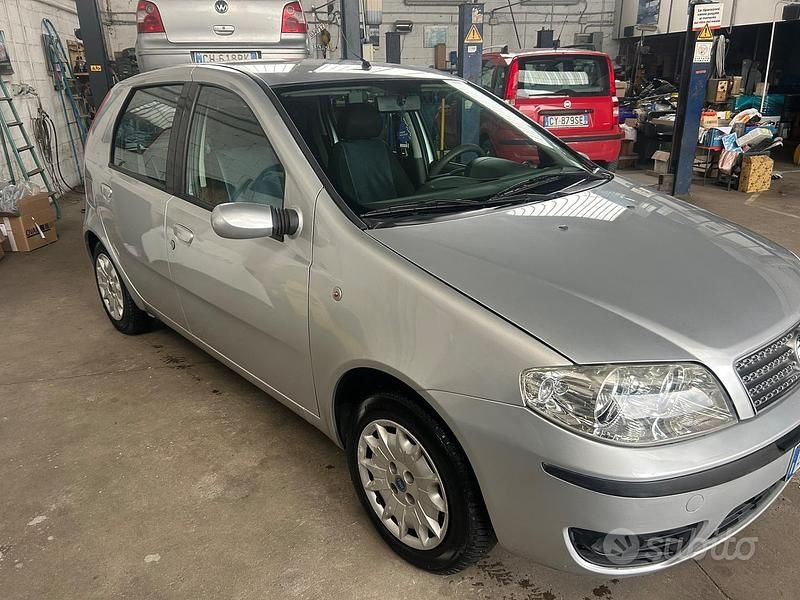 Usata Fiat Punto Active 60 CV (44 kW) 2009 Grigio Utilitaria