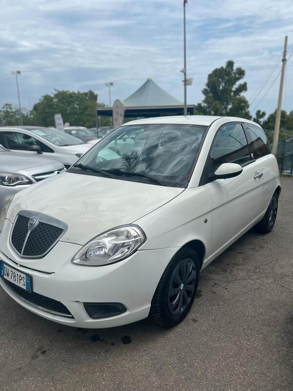 Usata Lancia Ypsilon 77 CV (56 kW) 2009 Bianco Utilitaria