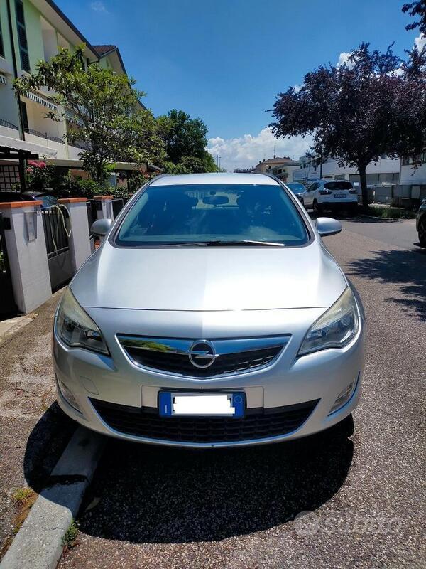 Usato 2012 Opel Astra 1.7 Diesel 110 CV (7.500 €)