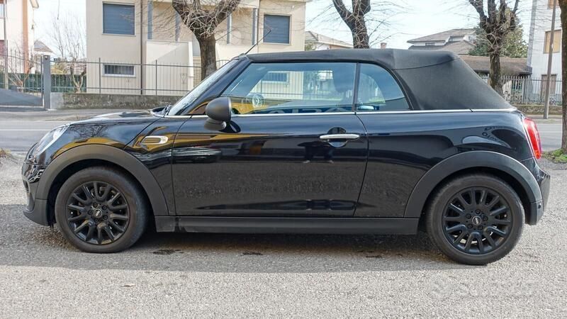 Usata Mini One Cabriolet 102 CV (75 kW) 2019 Nero Cabrio