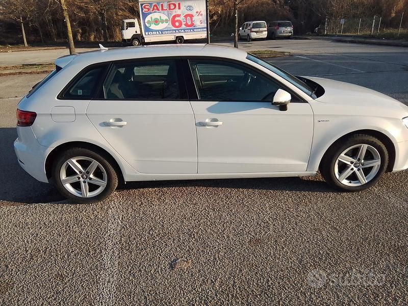 Bianco Usata 2016 Audi A3 Sportback Due volumi | 9800 € - Immagine 1/4