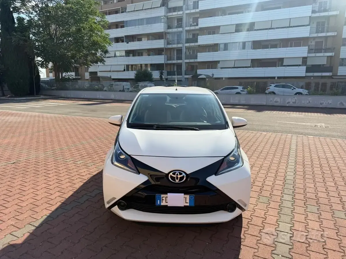 Usata Toyota Aygo 69 CV (50 kW) 2016 Bianco Utilitaria