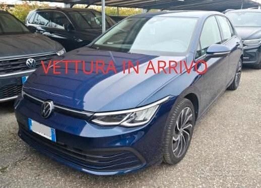 Usata VW Golf VIII Life 131 CV (96 kW) 2022 Blu Berlina