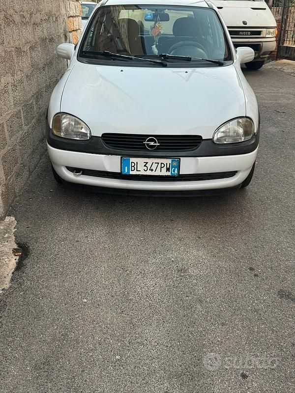 Usata Opel Corsa Edition 45 CV (33 kW) 2000 Bianco Utilitaria