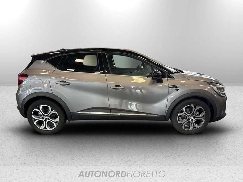 Usata Renault Captur Techno 143 CV (105 kW) 2023 Grigio SUV