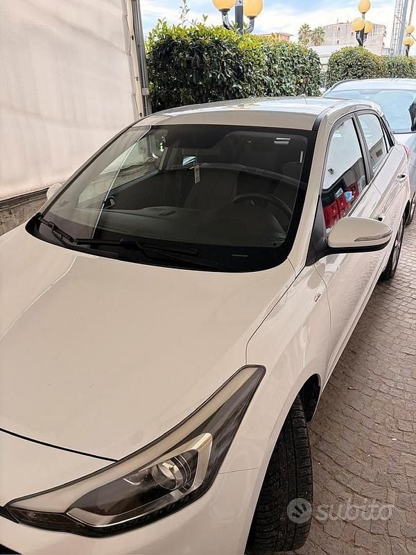 Usata Hyundai i20 75 CV (55 kW) 2015 Berlina