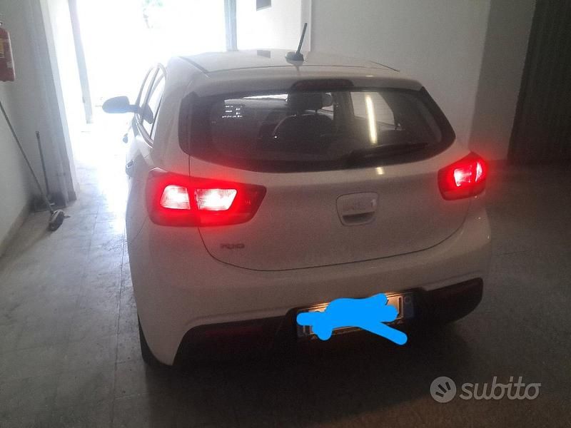 Usata Kia Rio Urban 84 CV (61 kW) 2022 Bianco Utilitaria