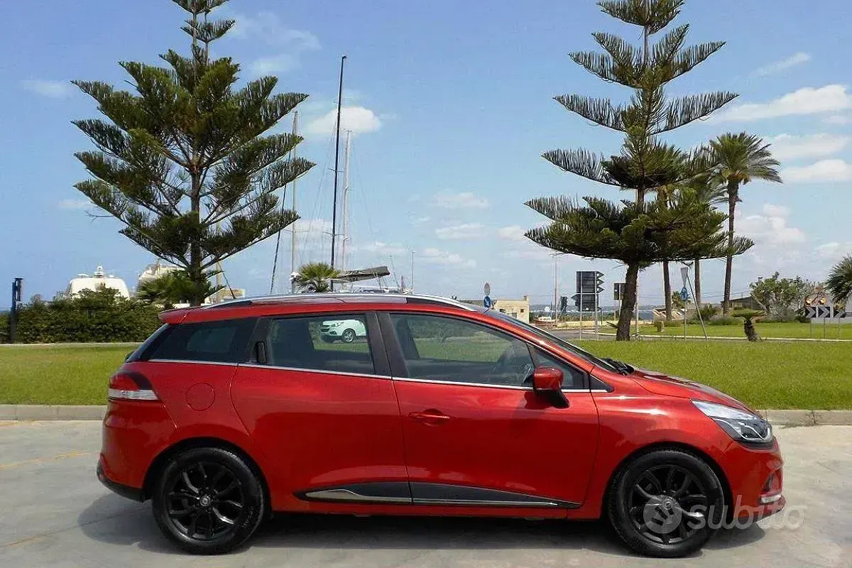 Usata Renault Clio GrandTour Zen 90 CV (66 kW) 2017 Rosso Station wagon