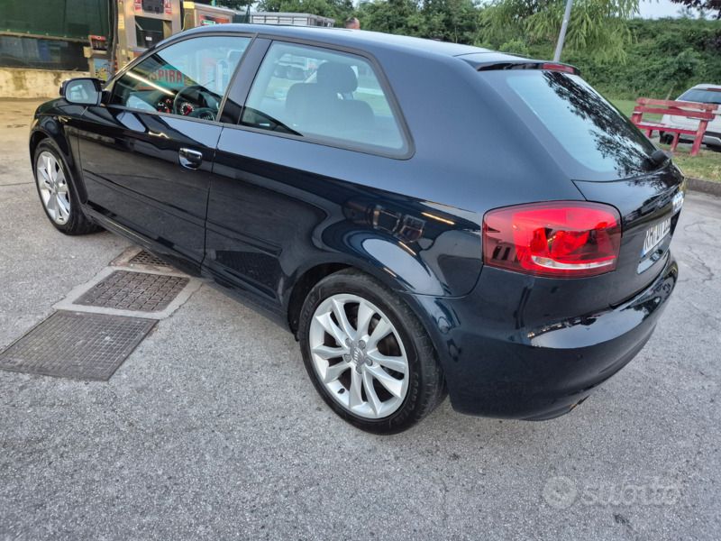 Usata Audi A3 Attraction 125 CV (91 kW) 2011 Blu Coupé