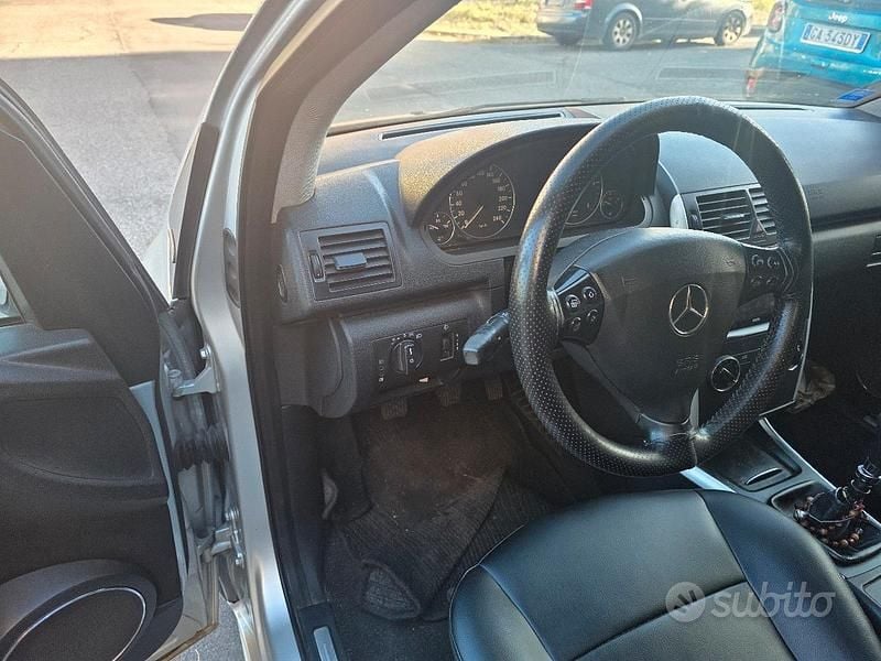 Usata Mercedes 200 Avantgarde 140 CV (102 kW) 2006 Grigio Berlina