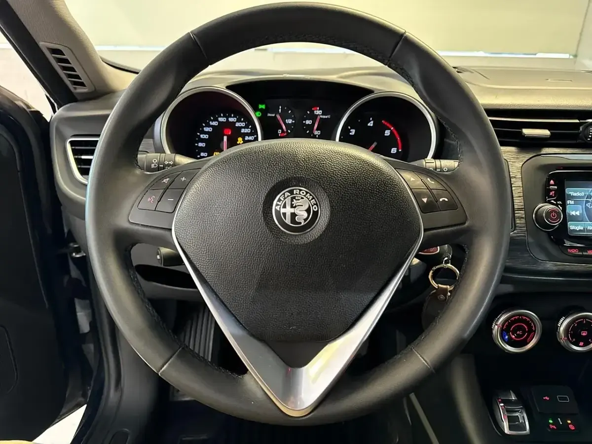 Usata Alfa Romeo Giulietta 120 CV (88 kW) 2018 Blu Utilitaria