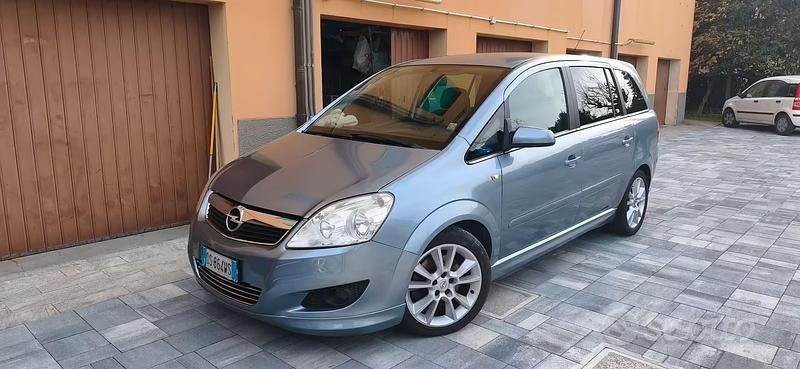 Usata Opel Zafira Cosmo 150 CV (110 kW) 2008 Grigio Monovolume