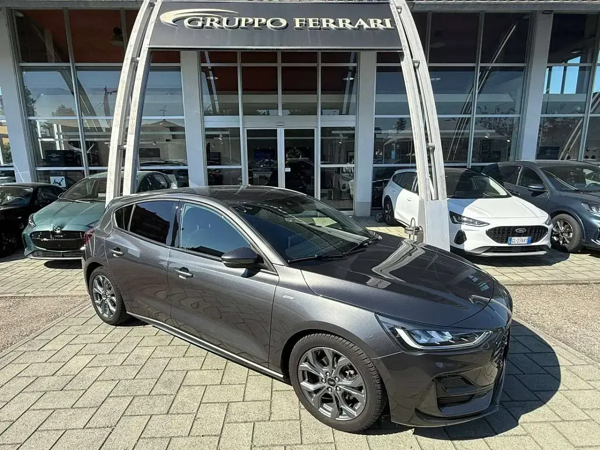 Usata Ford Focus ST-Line 116 CV (85 kW) 2023 Grigio Berlina